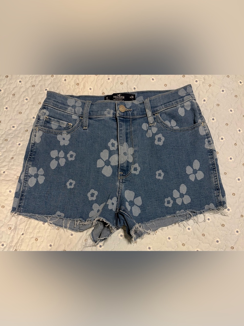 Hollister High- Rise Lazer-Etched Daisy/Floral Print Jean Shorts W/Frayed Edge